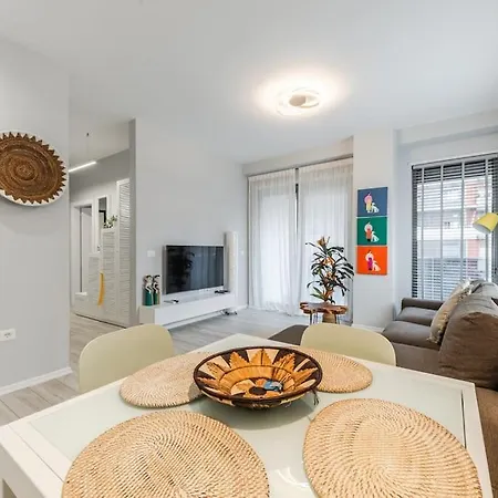 The Funky By Pikhost * Тирана